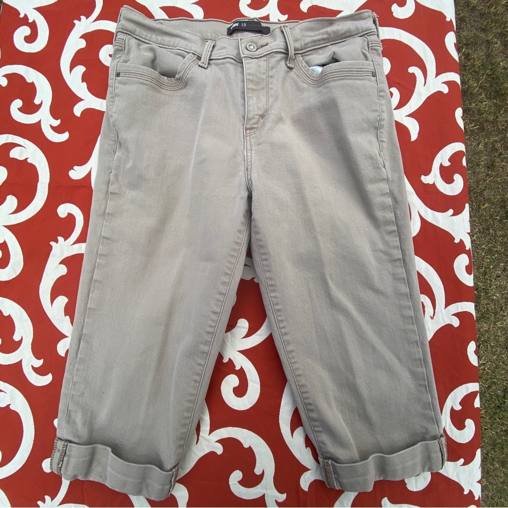 Levi’s Cuffed Capri Denim Jeans size 10 30